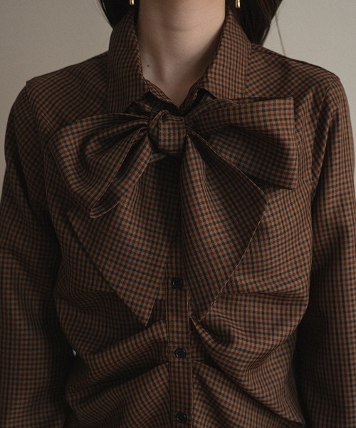 mideal(マイディール)の「tuck design bow tie shirt / タックデザインボウタイシャツ(シャツ/ブラウス・レディース・ベージュ/ブラウン/グレー・FREE)」の11枚目の写真