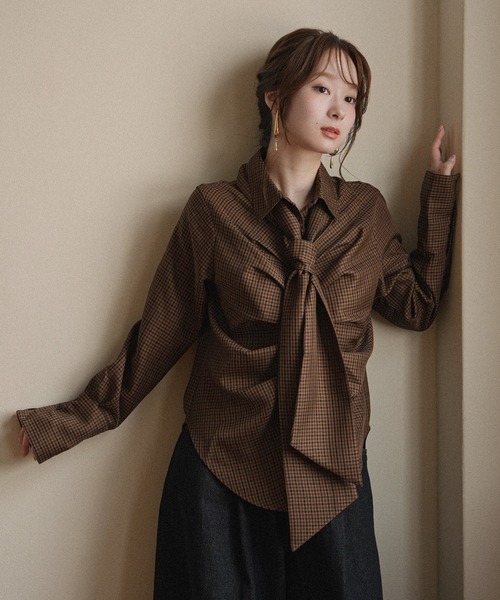 mideal(マイディール)の「tuck design bow tie shirt / タックデザインボウタイシャツ(シャツ/ブラウス・レディース・ベージュ/ブラウン/グレー・FREE)」の19枚目の写真