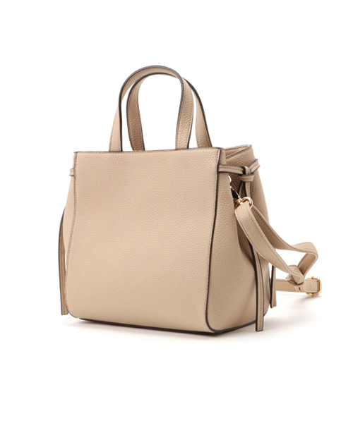 archives(アルシーヴ)の「フェイクファーチャーム付き 合皮バッグ(ハンドバッグ・レディース・ベージュ/ブラック/ブラウン系その他・MEDIUM)」の4枚目の写真