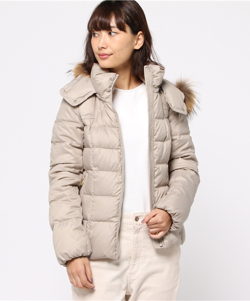 BLUE LABEL CRESTBRIDGE（ブルーレーベルクレストブリッジ）の「ダウンジャケット（その他アウター・レディース・ネイビー/ブラック/ベージュ・36/38/40/42）」の2枚目の写真