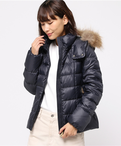 BLUE LABEL CRESTBRIDGE（ブルーレーベルクレストブリッジ）の「ダウンジャケット（その他アウター・レディース・ネイビー/ブラック/ベージュ・36/38/40/42）」の3枚目の写真