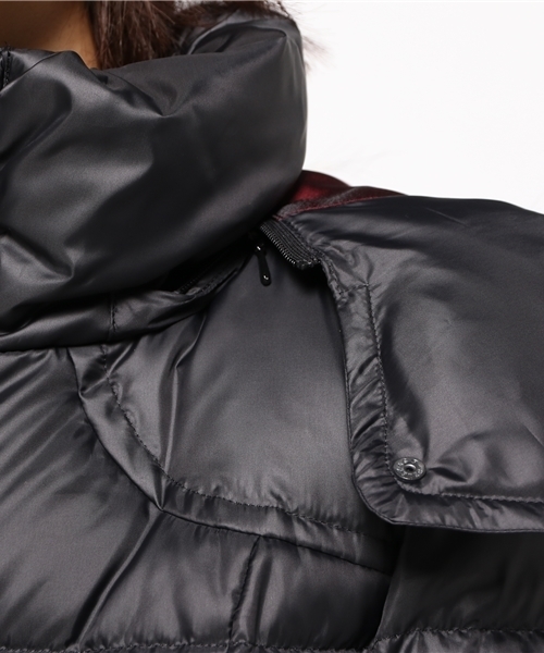 BLUE LABEL CRESTBRIDGE（ブルーレーベルクレストブリッジ）の「ダウンジャケット（その他アウター・レディース・ネイビー/ブラック/ベージュ・36/38/40/42）」の12枚目の写真