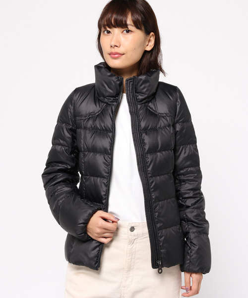 BLUE LABEL CRESTBRIDGE（ブルーレーベルクレストブリッジ）の「ダウンジャケット（その他アウター・レディース・ネイビー/ブラック/ベージュ・36/38/40/42）」の15枚目の写真