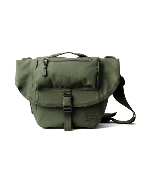 PORTER（ポーター）の「PORTER PROTECT SHOULDER BAG SMALL <B印 YOSHIDA SELECT>（ショルダーバッグ・メンズ・グレー/ブラック/ベージュ/ブラウン/オリーブ/ブルー・ONE SIZE）」の5枚目の写真