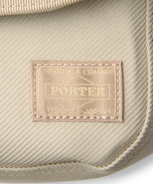 PORTER（ポーター）の「PORTER PROTECT SHOULDER BAG SMALL <B印 YOSHIDA SELECT>（ショルダーバッグ・メンズ・グレー/ブラック/ベージュ/ブラウン/オリーブ/ブルー・ONE SIZE）」の18枚目の写真