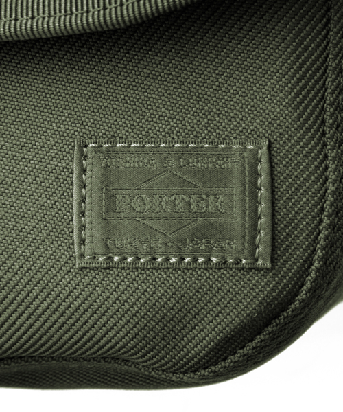 PORTER（ポーター）の「PORTER PROTECT SHOULDER BAG SMALL <B印 YOSHIDA SELECT>（ショルダーバッグ・メンズ・グレー/ブラック/ベージュ/ブラウン/オリーブ/ブルー・ONE SIZE）」の19枚目の写真