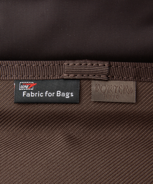 PORTER（ポーター）の「PORTER PROTECT SHOULDER BAG SMALL <B印 YOSHIDA SELECT>（ショルダーバッグ・メンズ・グレー/ブラック/ベージュ/ブラウン/オリーブ/ブルー・ONE SIZE）」の10枚目の写真