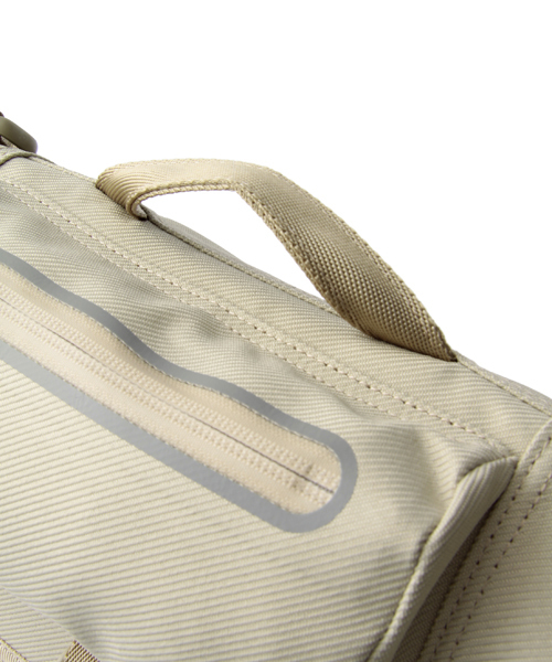 PORTER（ポーター）の「PORTER PROTECT SHOULDER BAG SMALL <B印 YOSHIDA SELECT>（ショルダーバッグ・メンズ・グレー/ブラック/ベージュ/ブラウン/オリーブ/ブルー・ONE SIZE）」の14枚目の写真