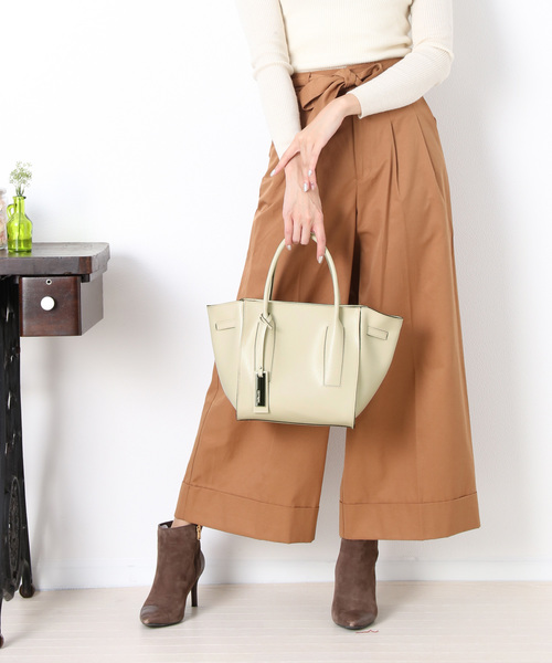 HALEINE（アレンヌ）の「[HALEINE]サフィアーノレザーハンドバッグ（ハンドバッグ・レディース・ブラック/ピンクベージュ/ライム/ネイビー/アイボリー/レッド/ブラック系その他/ブルー系その他/イエロー系その他/レッド系その他/ウッド/ライラック・FREE）」の2枚目の写真