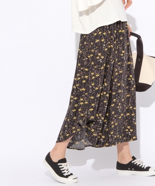 niko and...(ニコアンド)の「ラウンドヘムフレアースカート(スカート・レディース・パープル/レッド/イエロー・3/4)」の3枚目の写真