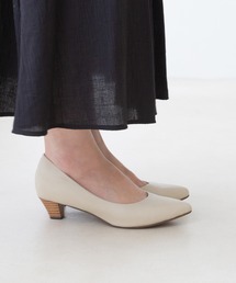 freely(フリーリー) 幅広 4E ポインテッドトゥ 5cmヒールパンプス