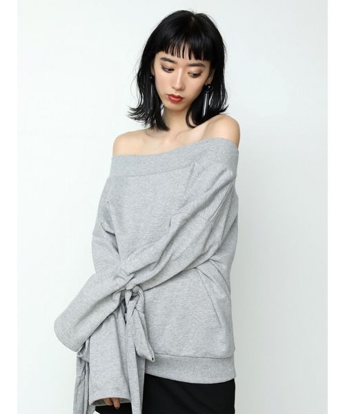 EMODA（エモダ）の「スリーブタイオフショルダートレーナー（Tシャツ/カットソー・レディース・ブラック/パープル/グレー/キャメル・FREE）」の3枚目の写真