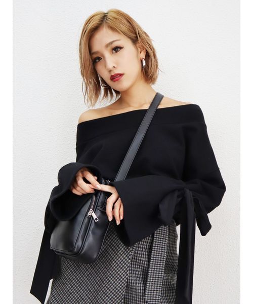 EMODA（エモダ）の「スリーブタイオフショルダートレーナー（Tシャツ/カットソー・レディース・ブラック/パープル/グレー/キャメル・FREE）」の2枚目の写真