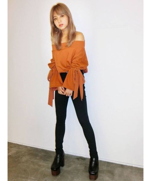 EMODA（エモダ）の「スリーブタイオフショルダートレーナー（Tシャツ/カットソー・レディース・ブラック/パープル/グレー/キャメル・FREE）」の13枚目の写真