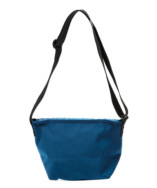 X-girl（エックスガール）の「X-girl×MANHATTAN PORTAGE QUILTED STARS 1605-JR（メッセンジャーバッグ・レディース・ネイビー・ONE SIZE）」の4枚目の写真