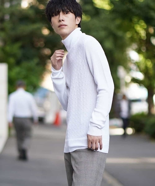 MK MICHEL KLEIN HOMME (エムケーミッシェルクランオム)の「【洗える】タートルネックケーブルニット(ニット/セーター・メンズ・ホワイト/ブラック/ブラウン/レッド・46/48/51)」の1枚目の写真