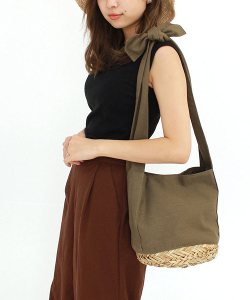 classicalelf（クラシカルエルフ）の「ラフリボン×カゴ　コンビ トートショルダーかごバッグ（かごバッグ・レディース・ブラック/カーキ/インディゴブルー/アイボリー・ONE SIZE）」の5枚目の写真