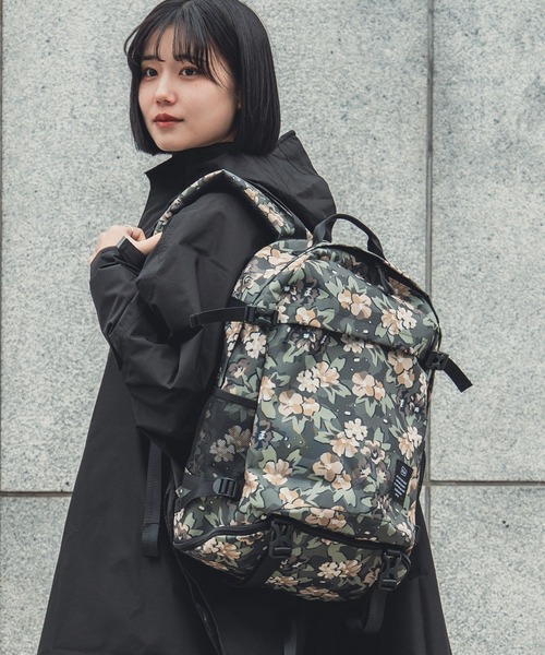 KiU(キウ)の「600D 大容量バックパック(22L)(バックパック/リュック・メンズ・レッド/キャメル/ネイビー/カモフラージュ/アニマル/ブラック/ブラック系その他4/ブラック系その他/ブラック系その他2/ブラック系その他3/その他10/ブラック×カーキ/ブラック系その他5/ベージュ系その他/レオパード/ブルー系その他2/ブラック系その他6/ダークグリーン系/ブルー系その他3/ネイビー系/ブルー系その他・FREE)」の11枚目の写真