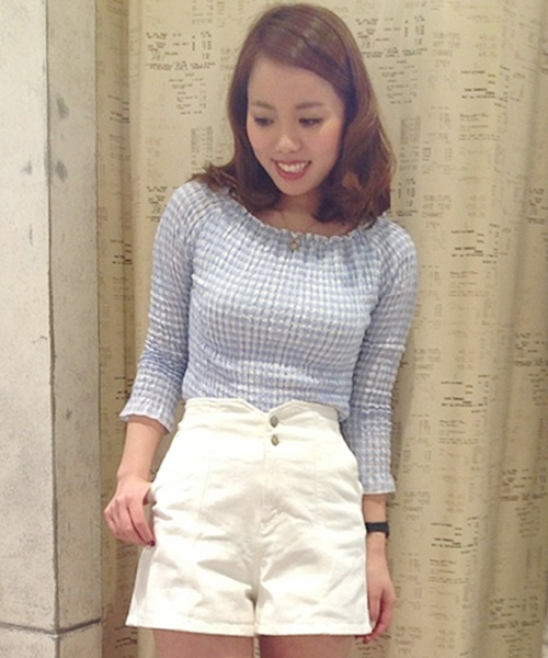 Chico（チコ）の「シャーリングTOPs（シャツ/ブラウス・レディース・レッド/ブラック/ライトブルー・FREE）」の2枚目の写真