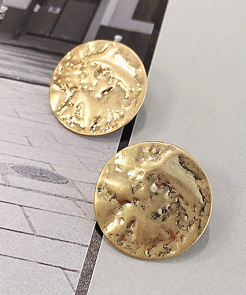 apres jour（アプレジュール）の「【apres jour×ARIAZ】マットメタルプレートピアス（ピアス（両耳用）・レディース・シルバー/ゴールド・FREE）」の2枚目の写真