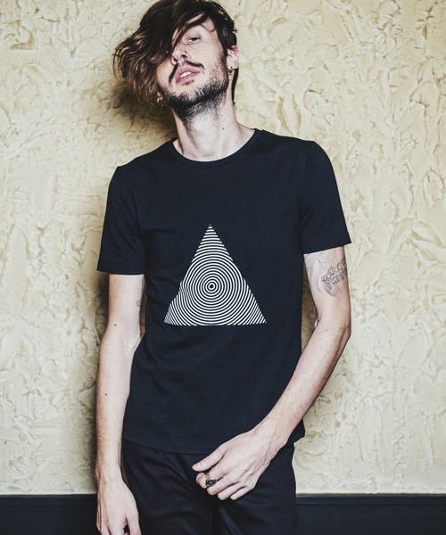 NO ID.（ノーアイディ）の「【NO ID.】Triangle Print Crew Neck T-shirt / トライアングル プリント クルー ネック Tシャツ（Tシャツ/カットソー・メンズ・ライトグレー/ホワイト/ブラック・1/2）」の4枚目の写真