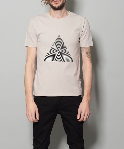 NO ID.（ノーアイディ）の「【NO ID.】Triangle Print Crew Neck T-shirt / トライアングル プリント クルー ネック Tシャツ（Tシャツ/カットソー・メンズ・ライトグレー/ホワイト/ブラック・1/2）」の15枚目の写真