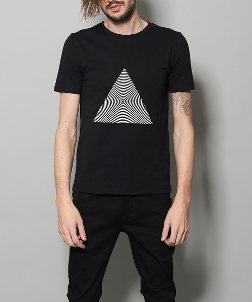NO ID.（ノーアイディ）の「【NO ID.】Triangle Print Crew Neck T-shirt / トライアングル プリント クルー ネック Tシャツ（Tシャツ/カットソー・メンズ・ライトグレー/ホワイト/ブラック・1/2）」の16枚目の写真