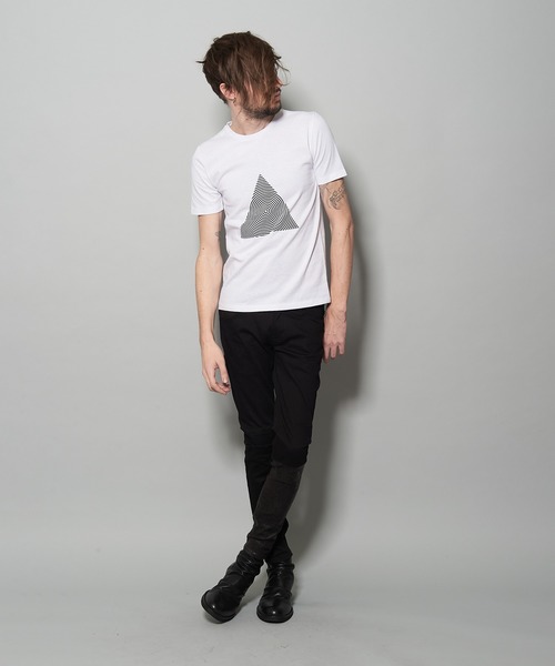 NO ID.（ノーアイディ）の「【NO ID.】Triangle Print Crew Neck T-shirt / トライアングル プリント クルー ネック Tシャツ（Tシャツ/カットソー・メンズ・ライトグレー/ホワイト/ブラック・1/2）」の11枚目の写真