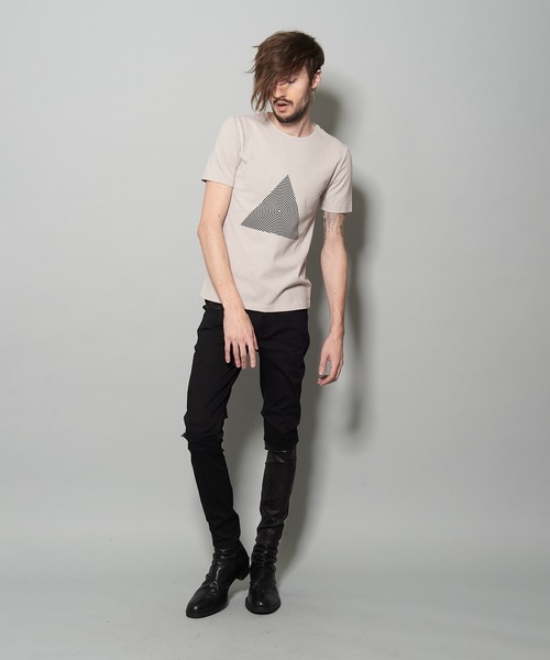 NO ID.（ノーアイディ）の「【NO ID.】Triangle Print Crew Neck T-shirt / トライアングル プリント クルー ネック Tシャツ（Tシャツ/カットソー・メンズ・ライトグレー/ホワイト/ブラック・1/2）」の10枚目の写真
