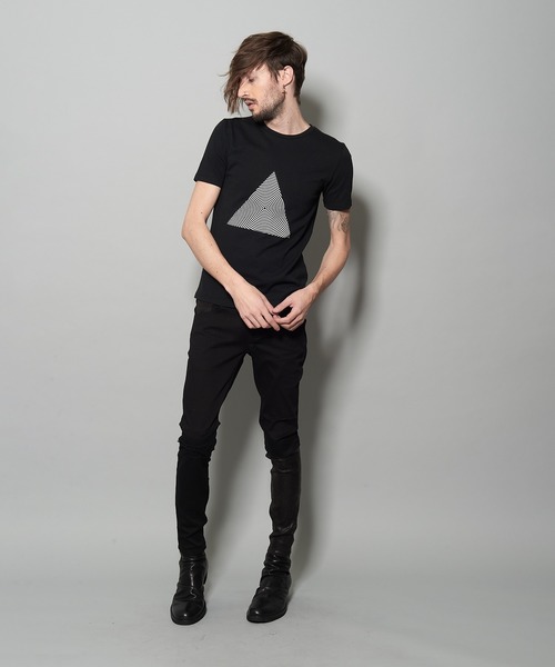 NO ID.（ノーアイディ）の「【NO ID.】Triangle Print Crew Neck T-shirt / トライアングル プリント クルー ネック Tシャツ（Tシャツ/カットソー・メンズ・ライトグレー/ホワイト/ブラック・1/2）」の7枚目の写真
