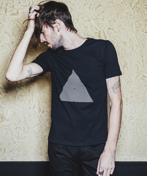 NO ID.（ノーアイディ）の「【NO ID.】Triangle Print Crew Neck T-shirt / トライアングル プリント クルー ネック Tシャツ（Tシャツ/カットソー・メンズ・ライトグレー/ホワイト/ブラック・1/2）」の6枚目の写真
