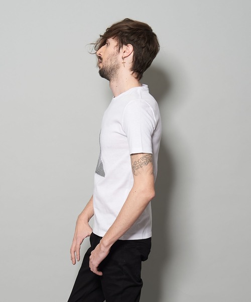 NO ID.（ノーアイディ）の「【NO ID.】Triangle Print Crew Neck T-shirt / トライアングル プリント クルー ネック Tシャツ（Tシャツ/カットソー・メンズ・ライトグレー/ホワイト/ブラック・1/2）」の12枚目の写真