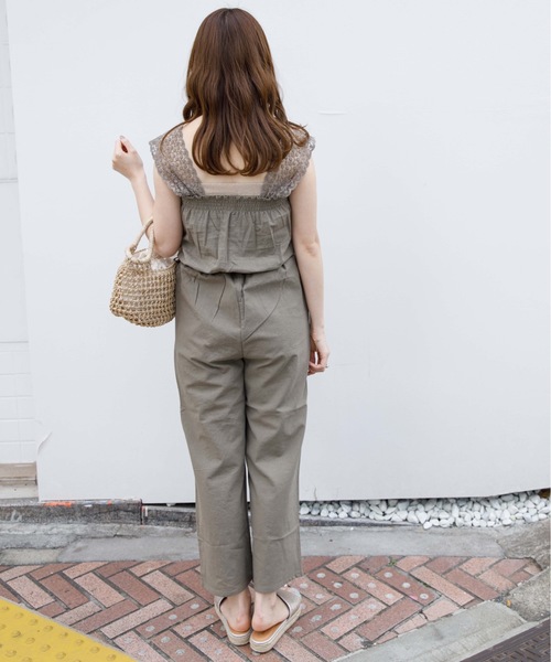 flower（フラワー）の「フルブルームロンパース（つなぎ/オールインワン・レディース・カーキ/アイボリー・FREE）」の8枚目の写真