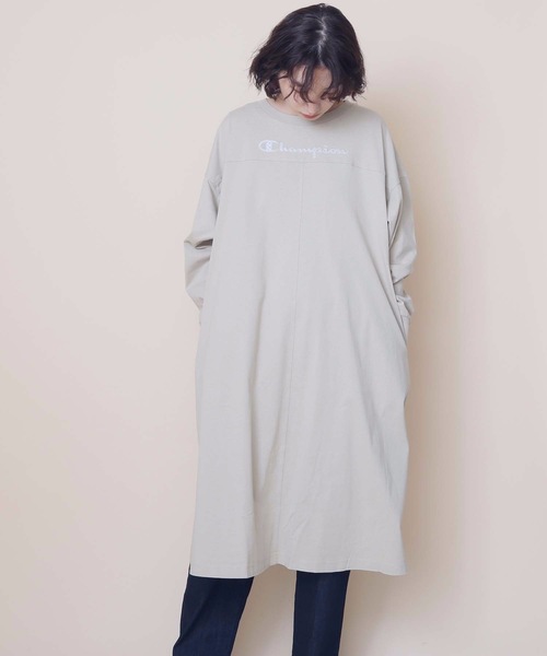 Champion チャンピオン サテンアップリケワンピース ｃｗ ｓ４０３ ロングシルエット ワンピース Champion チャンピオン ワンピース Champion チャンピオン のファッション