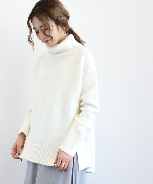 AMERICAN HOLIC（アメリカンホリック）の「タートルネック裾スリットニットチュニック（ニット/セーター・レディース・グレイッシュベージュ/杢グレー/パープル/オフホワイト/チャコールグレー・MEDIUM/LARGE）」の9枚目の写真