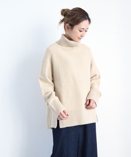 AMERICAN HOLIC（アメリカンホリック）の「タートルネック裾スリットニットチュニック（ニット/セーター・レディース・グレイッシュベージュ/杢グレー/パープル/オフホワイト/チャコールグレー・MEDIUM/LARGE）」の8枚目の写真