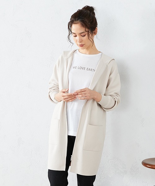 COMME CA ISM（コムサイズム）の「スムース編み スリット入り ニット パーカ（パーカー・レディース・ブラック/カーキ/アイボリー/イエロー×グリーン・FREE）」の2枚目の写真