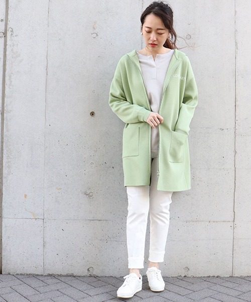 COMME CA ISM（コムサイズム）の「スムース編み スリット入り ニット パーカ（パーカー・レディース・ブラック/カーキ/アイボリー/イエロー×グリーン・FREE）」の13枚目の写真