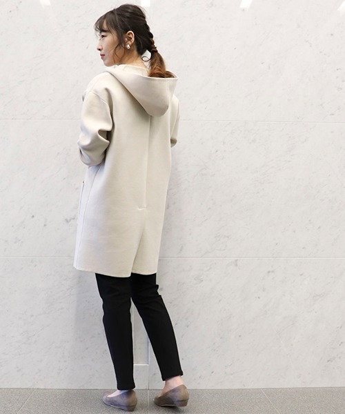 COMME CA ISM（コムサイズム）の「スムース編み スリット入り ニット パーカ（パーカー・レディース・ブラック/カーキ/アイボリー/イエロー×グリーン・FREE）」の16枚目の写真