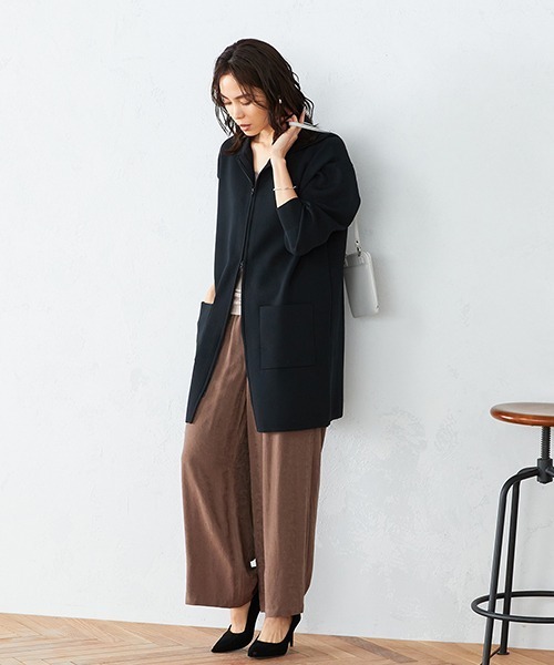 COMME CA ISM（コムサイズム）の「スムース編み スリット入り ニット パーカ（パーカー・レディース・ブラック/カーキ/アイボリー/イエロー×グリーン・FREE）」の10枚目の写真