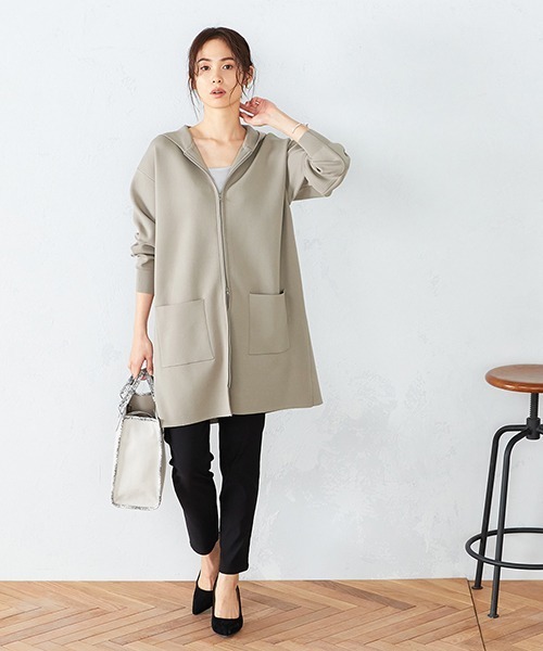 COMME CA ISM（コムサイズム）の「スムース編み スリット入り ニット パーカ（パーカー・レディース・ブラック/カーキ/アイボリー/イエロー×グリーン・FREE）」の12枚目の写真