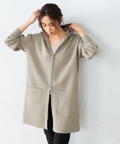 COMME CA ISM（コムサイズム）の「スムース編み スリット入り ニット パーカ（パーカー・レディース・ブラック/カーキ/アイボリー/イエロー×グリーン・FREE）」の18枚目の写真