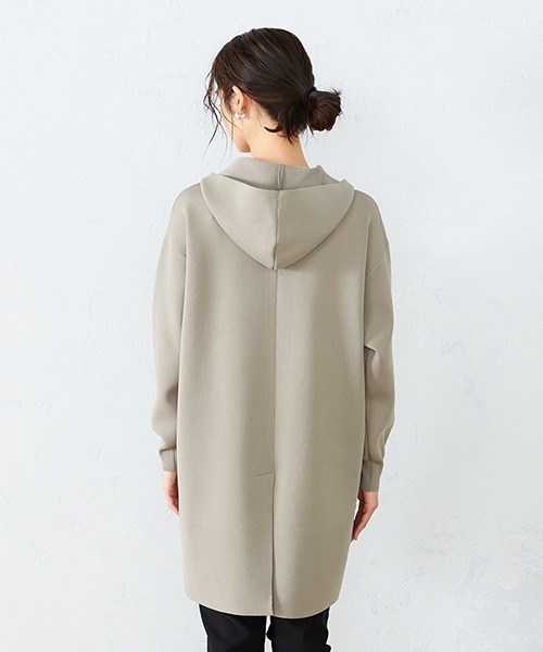 COMME CA ISM（コムサイズム）の「スムース編み スリット入り ニット パーカ（パーカー・レディース・ブラック/カーキ/アイボリー/イエロー×グリーン・FREE）」の21枚目の写真