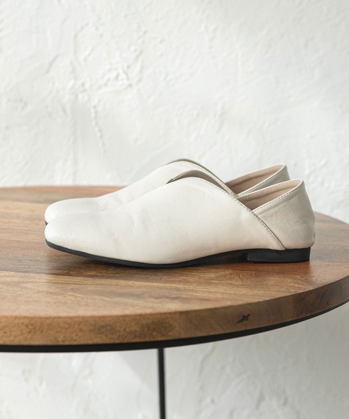 rectangle（レクタングル）の「スリットバブーシュパンプス（パンプス・レディース・ブラウン/アイボリー・SMALL/LARGE/MEDIUM）」の4枚目の写真