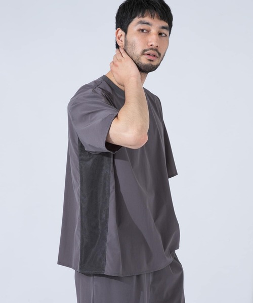 URBAN RESEARCH ROSSO MEN(アーバンリサーチロッソメン)の「メッシュ切替アクティブTシャツ(Tシャツ/カットソー・メンズ・ブラック/チャコールグレー・MEDIUM/LARGE)」の1枚目の写真