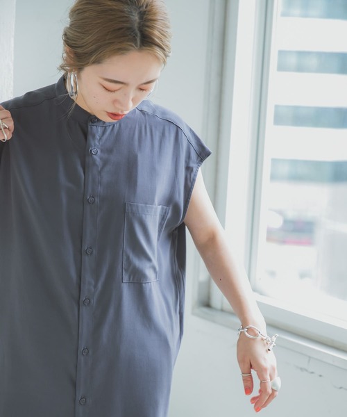 ITEMS URBANRESEARCH（アイテムズ アーバンリサーチ）の「バックボタンシャツ（シャツ/ブラウス・レディース・チャコールグレー/ベージュ/ライトカーキ/グレー系その他・FREE）」の2枚目の写真