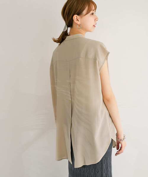 ITEMS URBANRESEARCH（アイテムズ アーバンリサーチ）の「バックボタンシャツ（シャツ/ブラウス・レディース・チャコールグレー/ベージュ/ライトカーキ/グレー系その他・FREE）」の6枚目の写真