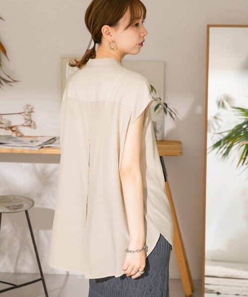 ITEMS URBANRESEARCH（アイテムズ アーバンリサーチ）の「バックボタンシャツ（シャツ/ブラウス・レディース・チャコールグレー/ベージュ/ライトカーキ/グレー系その他・FREE）」の10枚目の写真