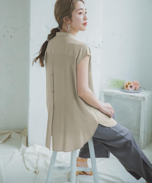 ITEMS URBANRESEARCH（アイテムズ アーバンリサーチ）の「バックボタンシャツ（シャツ/ブラウス・レディース・チャコールグレー/ベージュ/ライトカーキ/グレー系その他・FREE）」の20枚目の写真
