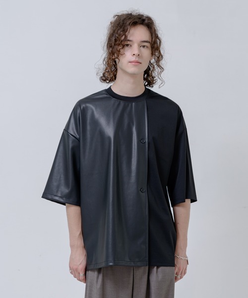 Alcindor Materials（アルシンダーマテリアルズ）の「synthetic leather poncho T-shirts/シンセティックレザーポンチョT（Tシャツ/カットソー・メンズ・ブラック・MEDIUM/LARGE）」の5枚目の写真